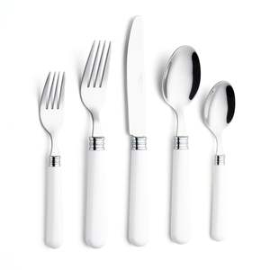 Juego de cubiertos de metal de primera calidad diseñado para un agarre cómodo, sensación equilibrada y una experiencia culinaria profesional. - Product Image 3