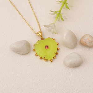Collar con Colgante de Corazón de Calcedonia Amarilla Natural con Detalle de Granate, Chapado en Oro, Cadena de Eslabones Estilo Bohemia, Joyería para Mujer - Product Image 3
