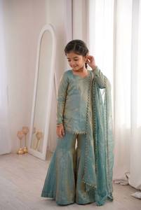 Conjunto de Salwar Kameez de Seda para Niñas, Bordado con Cuentas y Estampado Metálico, Corte Regular, Traje Pakistaní para Fiestas, Bodas y Festivales - Product Image 6