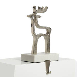 Soporte de lujo dorado para calcetines de Navidad para chimenea, colgador de metal con peso y base antideslizante para la temporada festiva - Product Image 2
