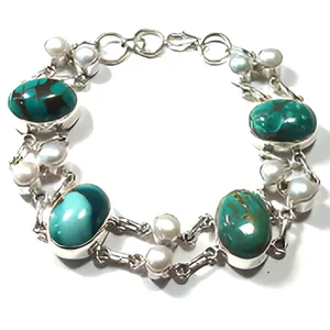 Bracelet artisanal en turquoise tibétaine et argent sterling 925 avec accents de perles, bijoux ethniques bohèmes en pierres précieuses pour femmes - Product Image 1