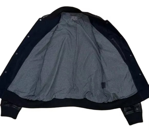Veste universitaire en cuir noir et laine bleue, style baseball, bomber classique, manches raglan longues, veste universitaire personnalisée en chenille - Product Image 3