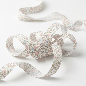 ริบบิ้นโกรเกรนลายดอกไม้ขนาด 20 มม. ยี่ห้อ Neelkamal ผลิตจากโพลีเอสเตอร์รักษ์โลก เหมาะสำหรับตกแต่งห่อของขวัญและเครื่องประดับเสื้อผ้า - Product Image 1