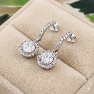 Boucles d'oreilles pendantes classiques en argent plaqué, style J-Hoop Halo, avec jade violet taille poire, bijoux de luxe pour fiançailles, mariages et demoiselles d'honneur - Product Image 1