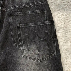 Shorts en jean bleu clair personnalisés pour hommes, 100 % coton, ourlet brut, poches classiques, ornés de cristaux - Product Image 3