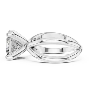 Bague de fiançailles en or sur mesure avec diamant de laboratoire taille princesse 3 carats, sertie quatre griffes, à tige sculpturale infinie fendue, style solitaire - Product Image 1