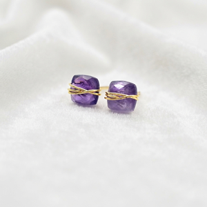 Pendientes de botón delicados con gemas de citrino en bruto chapados en oro de 18 quilates, envueltos en alambre, de Ratnarachit Fashion Jewelry, al por mayor, para mujer - Product Image 1
