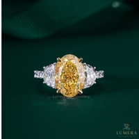 Anillo de Compromiso de Tres Piedras con Diamante Cultivado en Laboratorio, Corte Ovalado, Color Amarillo Fantasía, Certificado por IGI, en Oro de 9KT/10KT/14KT/18KT para Mujer