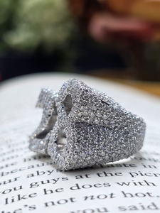 Anillo de Moissanita Clásico Chapado en Oro Blanco Sin Níquel, Diseño Audaz y Brillante, Joyería de Alto Brillo, Número Personalizado 28, Estilo HipHop - Product Image 4