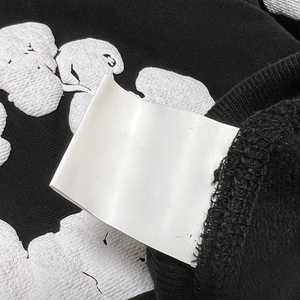 Sudadera con Capucha Negra para Hombre con Estampado Circular Blanco, Corte Holgado, Informal, de Algodón Tejido, para Otoño - Product Image 4