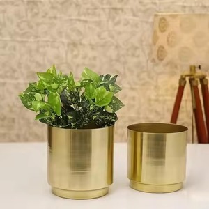 Jardinière en métal élégante, pot de fleurs décoratif, conteneur pour plantes d'intérieur et d'extérieur, décoration pour la maison, le jardin et le balcon - Product Image 1