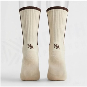 Chaussettes North Approach en coton beige respirant avec imprimé lettres pour adultes, idéales pour le printemps et les tenues décontractées - Product Image 2