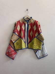 เสื้อแจ็คเก็ตคันธาอินเดียทำมือแบบควิลท์สไตล์โบโฮ วินเทจ แบบกลับด้านได้ ไซส์เดียว ขายส่งจำนวนมาก - Product Image 3