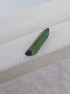Turmalina Bicolor Natural, Corte Esmeralda, Facetada, Piedra Preciosa Suelta, Tamaño 16x4.8mm, 2.80 Ct, para Joyería - Product Image 2