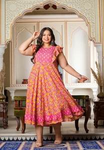 Kurti Anarkali con Mangas Acampanadas, Bordado Floral Rosa, Tela de Rayón, Cuello Redondo, Talla Grande, Ropa de Ocasión para Mujer - Product Image 2