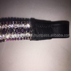 Fronture de cheval en cuir premium avec cristaux roses scintillants, accessoire d'équestre, équipement de dressage et de concours - Product Image 2