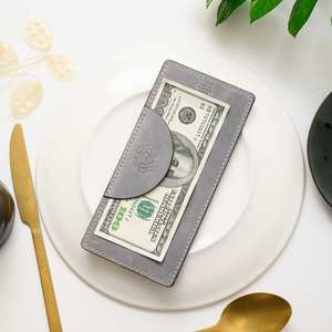 Tarjetero de Cuero Genuino Hecho a Mano de Lujo, Resistente al Agua, con Logotipo Personalizado para Restaurantes y Hoteles - Product Image 2