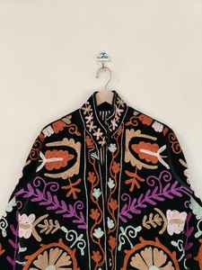 Chaqueta de Terciopelo Bordada con Diseño Suzani, Chaqueta Bohemia Única para Invierno, Chaqueta de Terciopelo Puro, Chaqueta Boho Abierta por Delante para Mujer - Product Image 2