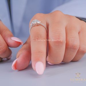 แหวนหมั้นเพชรทรงรีเพาะเลี้ยงในห้องปฏิบัติการ ประดับเพชรข้างรูปพระจันทร์เสี้ยว หรูหรา ได้รับการรับรองจาก IGI ชุบทอง 14K แบบฝังเพชรเต็มวง  งานสั่งทำพิเศษ - Product Image 6