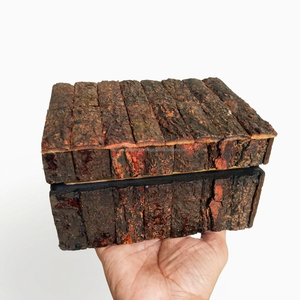 Caja de Almacenamiento Rectangular de Madera con Textura de Corteza y Detalles en Latón, Diseño Wabi-Sabi para Uso Decorativo en Sala de Estar - Product Image 6