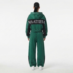 Conjunto Deportivo de Dos Piezas para Mujer: Sudadera con Capucha, Cierre y Cinturón Bordado, y Pantalones Anchos de Felpa - Product Image 2