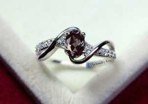 Bague de fiançailles vintage pour femme en argent 925 avec Alexandrite 7x5mm VVS taille ovale, sertie de griffes et pierres latérales en zircon cubique, troisième partie - Product Image 2