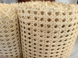 Malla de ratán natural de color marrón, tejido abierto, producida con tiras de ratán para reparación de asientos, paneles de muebles y decoración, Vietnam. - Product Image 4