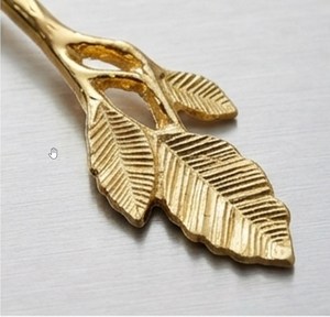 Ensemble de couverts élégants plaqués or avec manche décoré de feuilles, finition mate, résistant à la rouille, vaisselle de mariage, ensemble de couverts décoratifs - Product Image 2