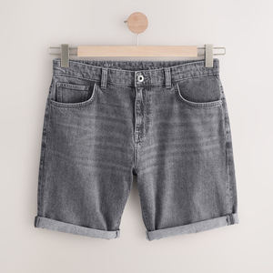 Pantalones cortos de mezclilla modernos para hombre, diseñados para brindar comodidad y durabilidad. El tejido ligero y elástico garantizan un ajuste relajado para usar durante todo el día. - Product Image 1