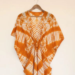 ชุดเดรสคาฟทันผ้าฝ้ายย้อมสีแบบโบโฮรักษ์โลกสำหรับผู้หญิง คอวี แขนกิโมโนสั้นทรงกว้าง ความยาวแม็กซี่ ทำด้วยมือ ระบายอากาศได้ดี - Product Image 1
