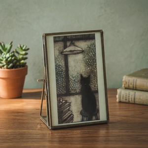 Cadre photo finition antique avec bordure métallique perlée et support pliable pour portraits, œuvres d'art et décoration de table - Product Image 1
