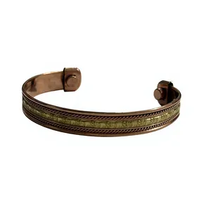 Bracelet de thérapie biomagnétique en cuivre et laiton, style vintage, avec centre en cuivre martelé et câble torsadé - Product Image 6