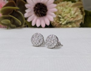 ต่างหูมอสซาไนต์รูปดอกไม้ Lurba Jewels ทรงบริลเลียนต์คัท ประดับเพชรแบบ Pave Setting เงินแท้ 925 ชุบโรเดียม สำหรับเด็ก ได้รับการรับรอง GRA - Product Image 5