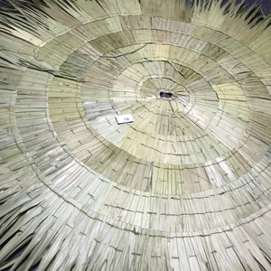 Alfombra de Césped Cosida a Mano de Hoja de Coco Seca de Ciperus-Typha de Ho Chi Minh para Decoración Navideña Natural - Product Image 1