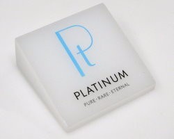 Bloque de exhibición de acrílico personalizado para colección de firmas |   Exhibidor de Logotipos Transparente para Regalos Premium y Escaparates de Venta al por Menor - Product Image 4