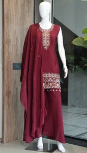 Nueva colección de vestidos casuales Kurti para damas, ideales para fiestas, disponibles a precios asequibles desde India para exportación. - Product Image 4