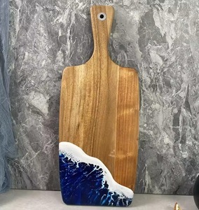 Planche à fromage en bois d'acacia et résine personnalisable avec logo, best-seller, pour restaurants, écologique, passe au lave-vaisselle, légère et durable - Product Image 3