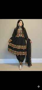 Robes de mariée afghanes pour femmes, robe en mousseline de soie, broderie traditionnelle pour les célébrations hivernales, culturelles - Product Image 2