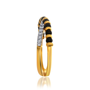 Anillo de Diamantes Mangalsutra Promise of Bond, Anillo de Diamantes con Pavé de Oro Amarillo y Oro Blanco, Anillo de Diamantes con Engaste en Canal en Dos Tonos - Product Image 3