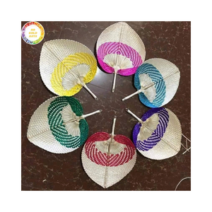 Abanico Artesanal de Bambú y Ratán con Diseño Tejido Elegante para Decoración de Hoteles y Resorts de Lujo, Regalo o Souvenir - Product Image 1