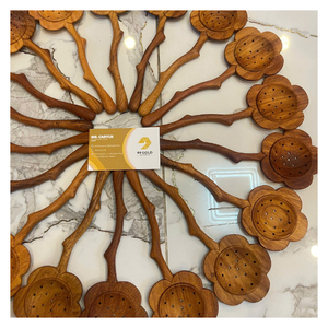 Cuillère à mélanger en bois rainurée gravée au laser motif tournesol, fabrication vietnamienne – Résistante au lave-vaisselle, extra longue pour la maison, la cuisine et les fêtes - Product Image 2