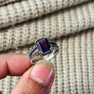 Bague Bohème en Laiton Plaqué Argent avec Améthyste Solitaire et Halo de Pierres Précieuses pour Femme, Vente en Gros - Product Image 4
