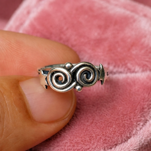 Bague de mariage et de fiançailles classique en laiton plaqué or 18 carats, motif étoile spirale, bijou bohème fait main, style céleste - Product Image 4