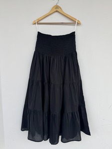 Jupe longue maxi noire en coton pour femme, taille haute élastiquée smockée, évasée à volants, style bohème, fluide, pour l'été - Product Image 2