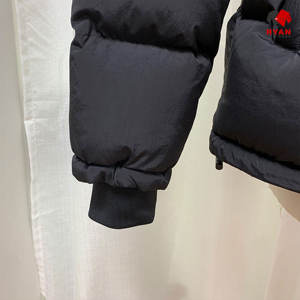 Fabricante de Ropa Personalizada, Chaqueta Acolchada de Invierno para Hombre con Forro de Nailon y Capucha - Product Image 1