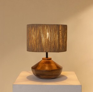 Lampe de table en bois moderne avec abat-jour en tissu de lin |   Éclairage décoratif de luxe pour usage hôtelier - Product Image 2