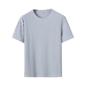 เสื้อยืดแขนสั้นผู้ชายสีพื้น ผ้าถัก ระบายอากาศได้ดี เป็นมิตรกับสิ่งแวดล้อม คอกลม ทรงปกติ สวมใส่สบาย ลายถักแบบเคเบิ้ล - Product Image 1