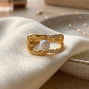 Anillo de Perlas de Agua Dulce con Broche de Seguridad y Diamantes Cultivados en Laboratorio de Corte Redondo, Anillo de Compromiso Delicado y Vanguardista - Product Image 3