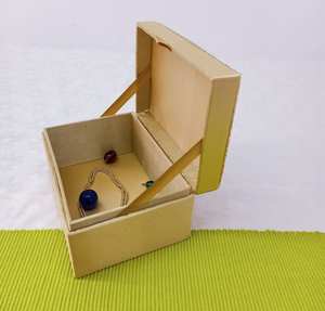 Nueva llegada: Caja de joyería beige de estilo indio clásico con bordado personalizado, caja de joyería de gamuza con flores para anillos y pendientes. - Product Image 2