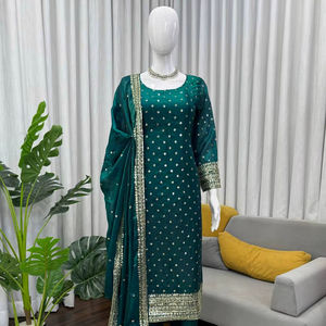 Ensemble de costume festif de luxe en soie Fendy lourde avec broderie de fils et de sequins, et dupatta - Product Image 1